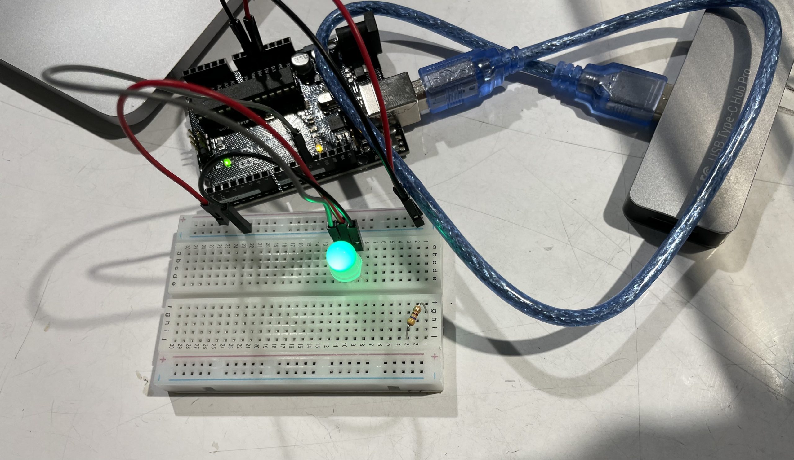 Neopixel bulb light up for the first time connected to Arduino 