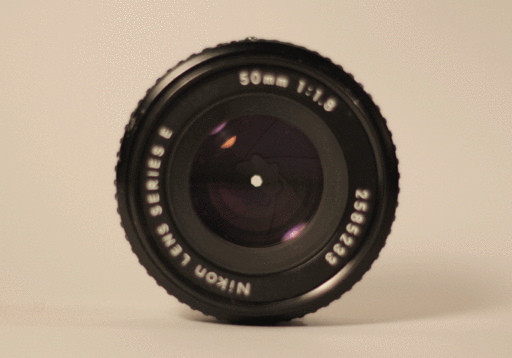 Image via Wikimedia Commons. <https://commons.wikimedia.org/wiki/File:Aperture-Lens2.gif> Short movie showing mechanical iris changing size.