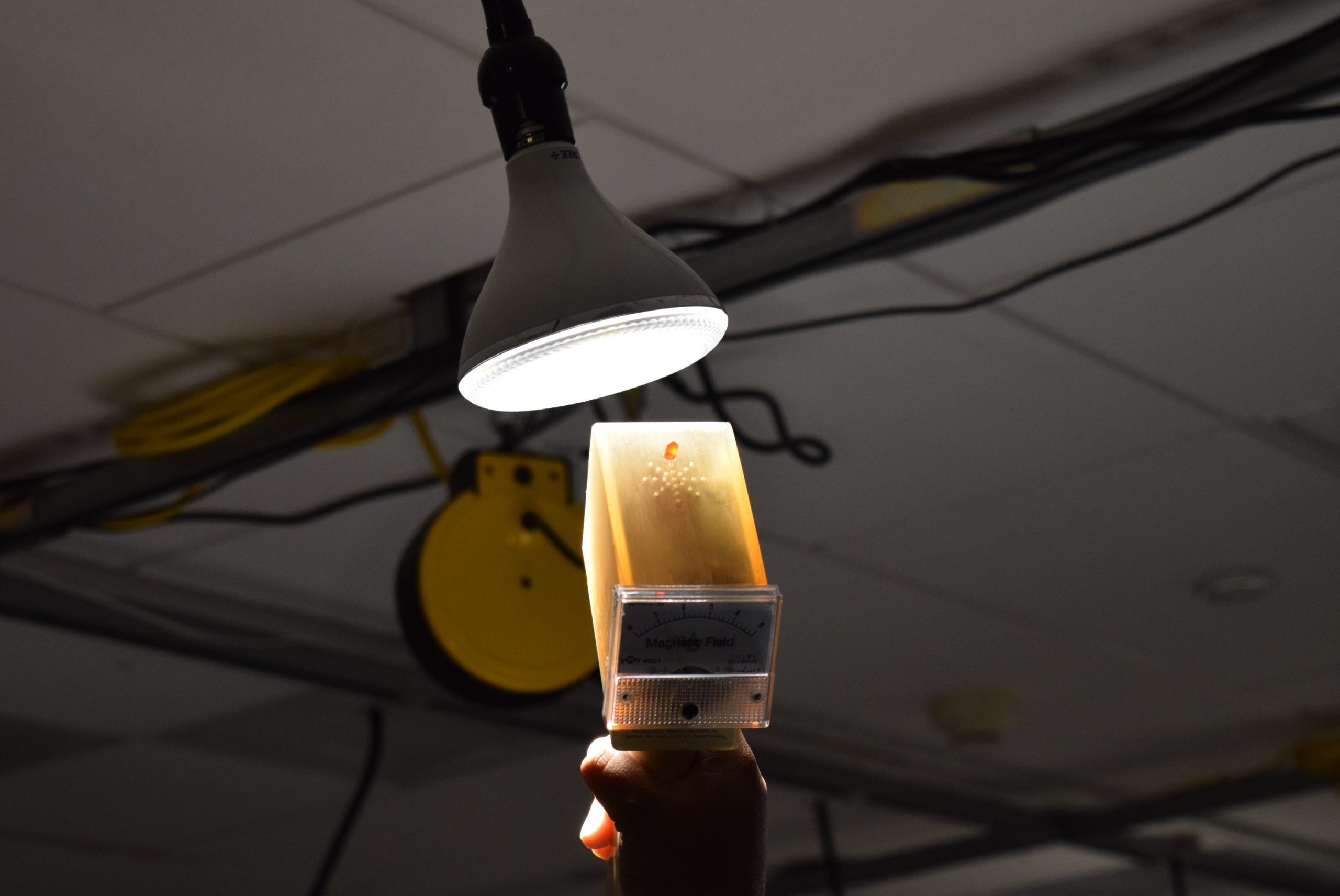 Meiger Counter pointing at a ceiling ligtht